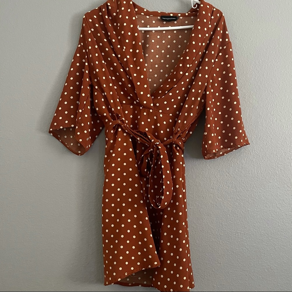 PrettyLittleThing Terracotta Polka Dot Tea Dress - Picture 5 of 6